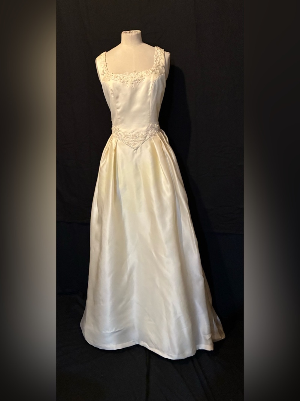 Pronovias Vintage Cream Ivory Silk Embroidered A-Line Bridal Gown 10 NWT